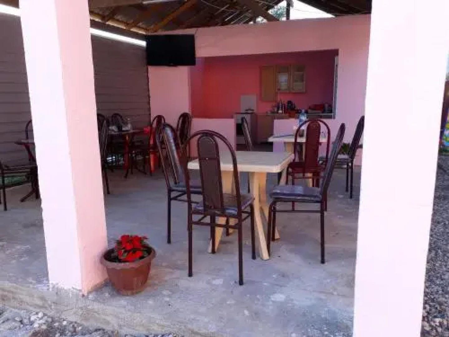 Chernoe More Guest House