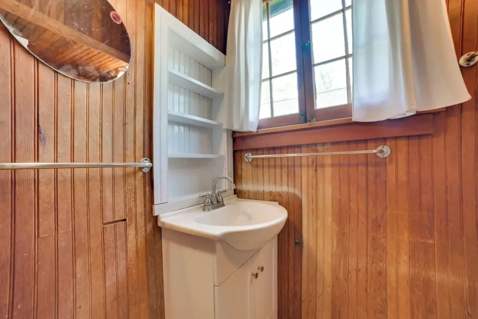 Les Cheneaux Islands Cabin 4 w/ Deck: Pet Friendly