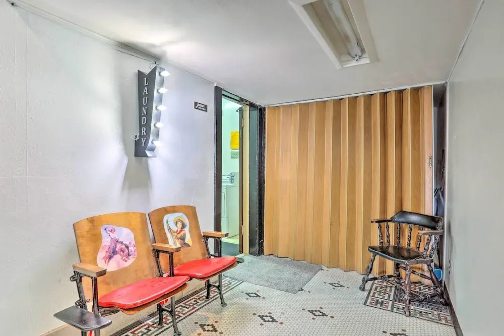 Peaceful Chadron Apartment in Historic Hotel!