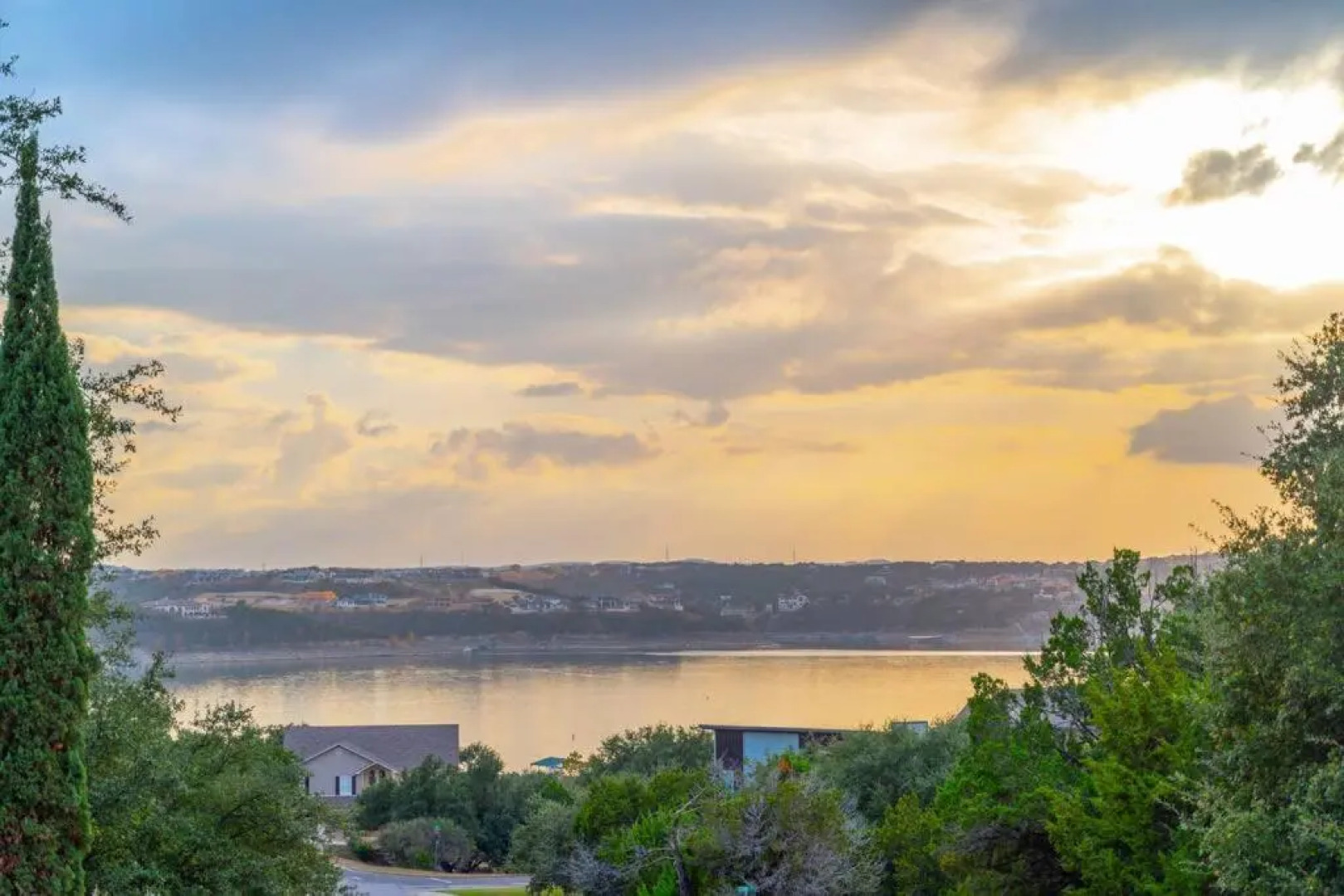 Cozy 3br/2bath vacation house at Lake Travis