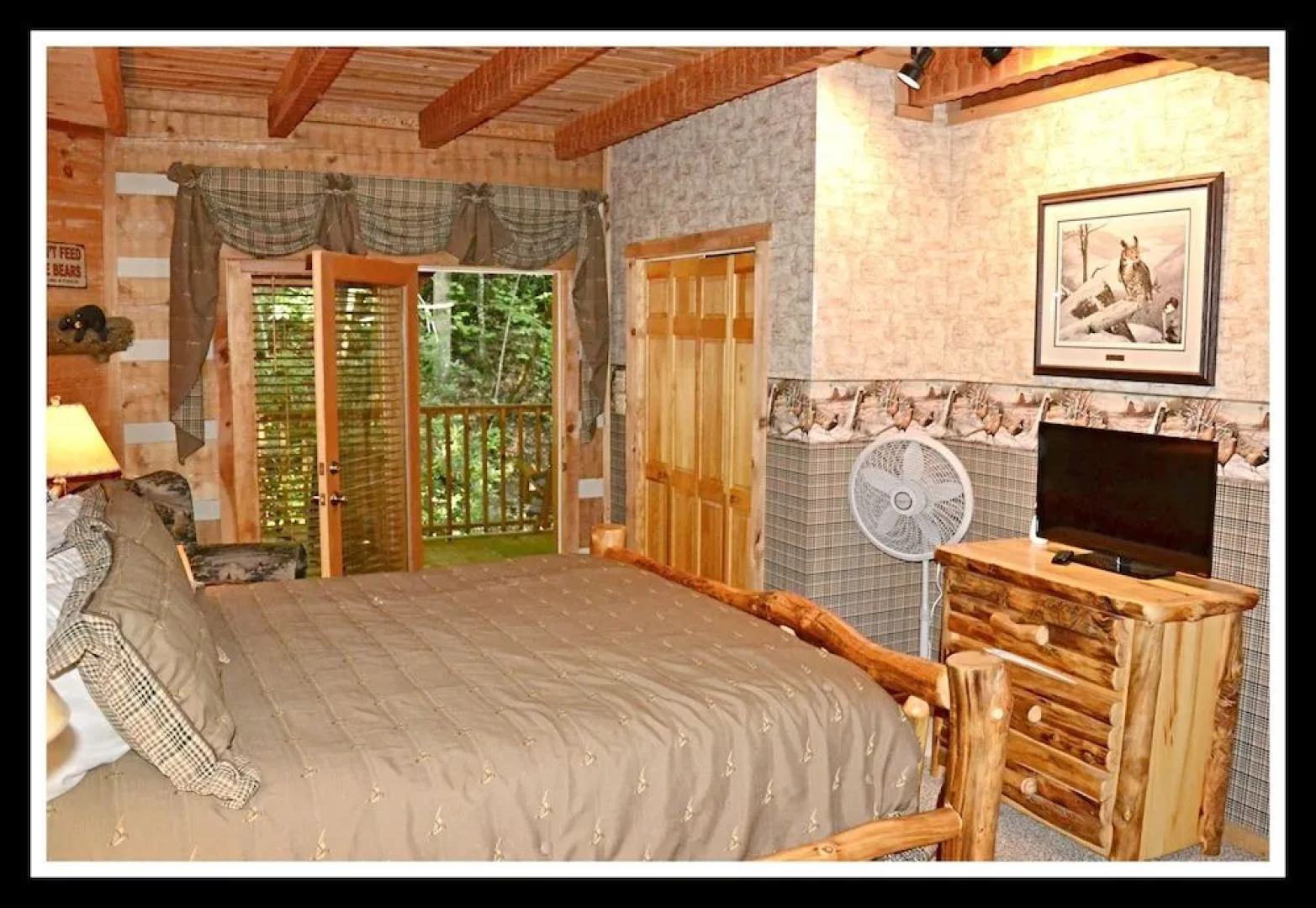 Streamsong Secluded Creek View Cabin with Hot Tub and Pool Table by RedAwning