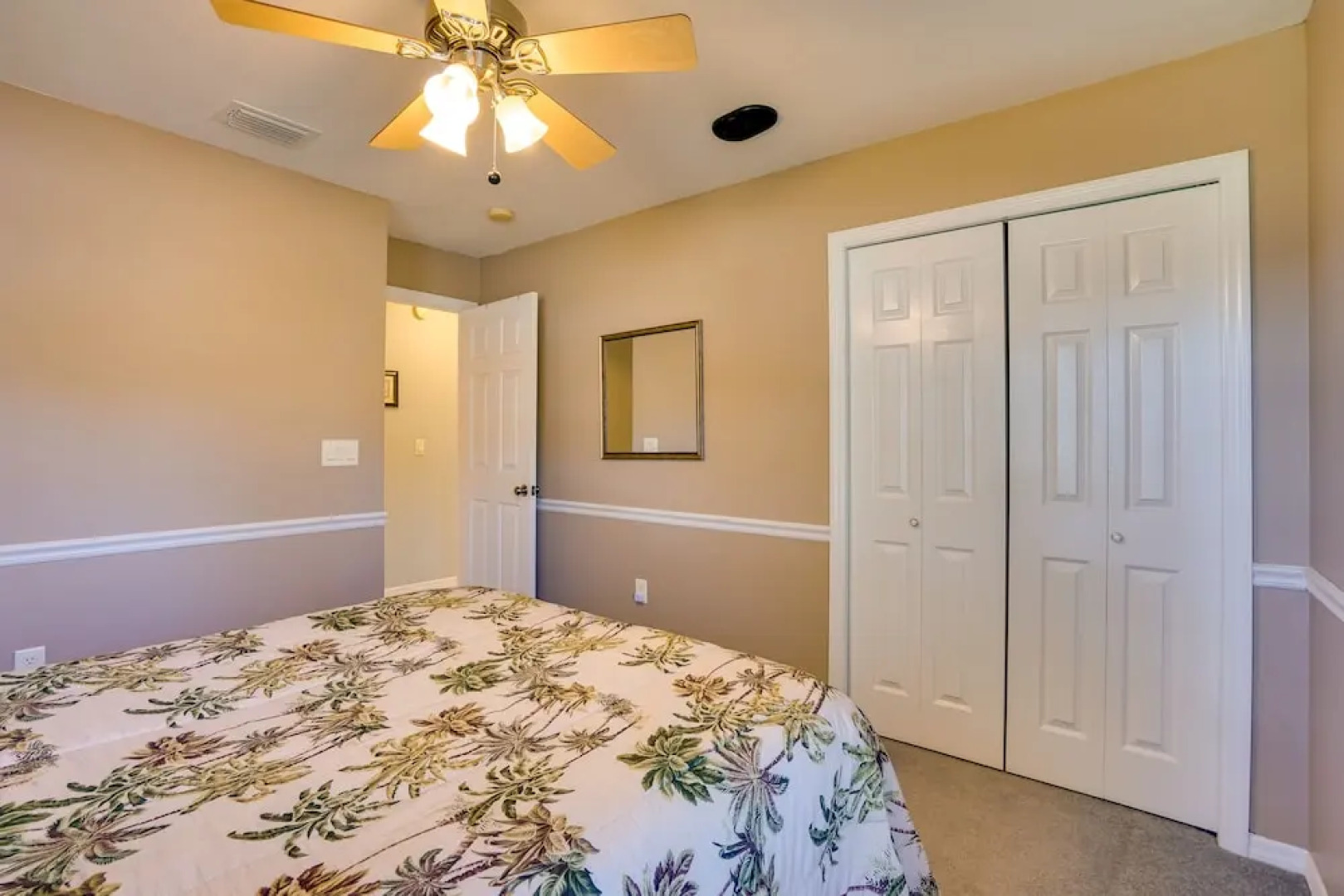 Walk to Lake: Home w/ Screened Porch in Sebring!