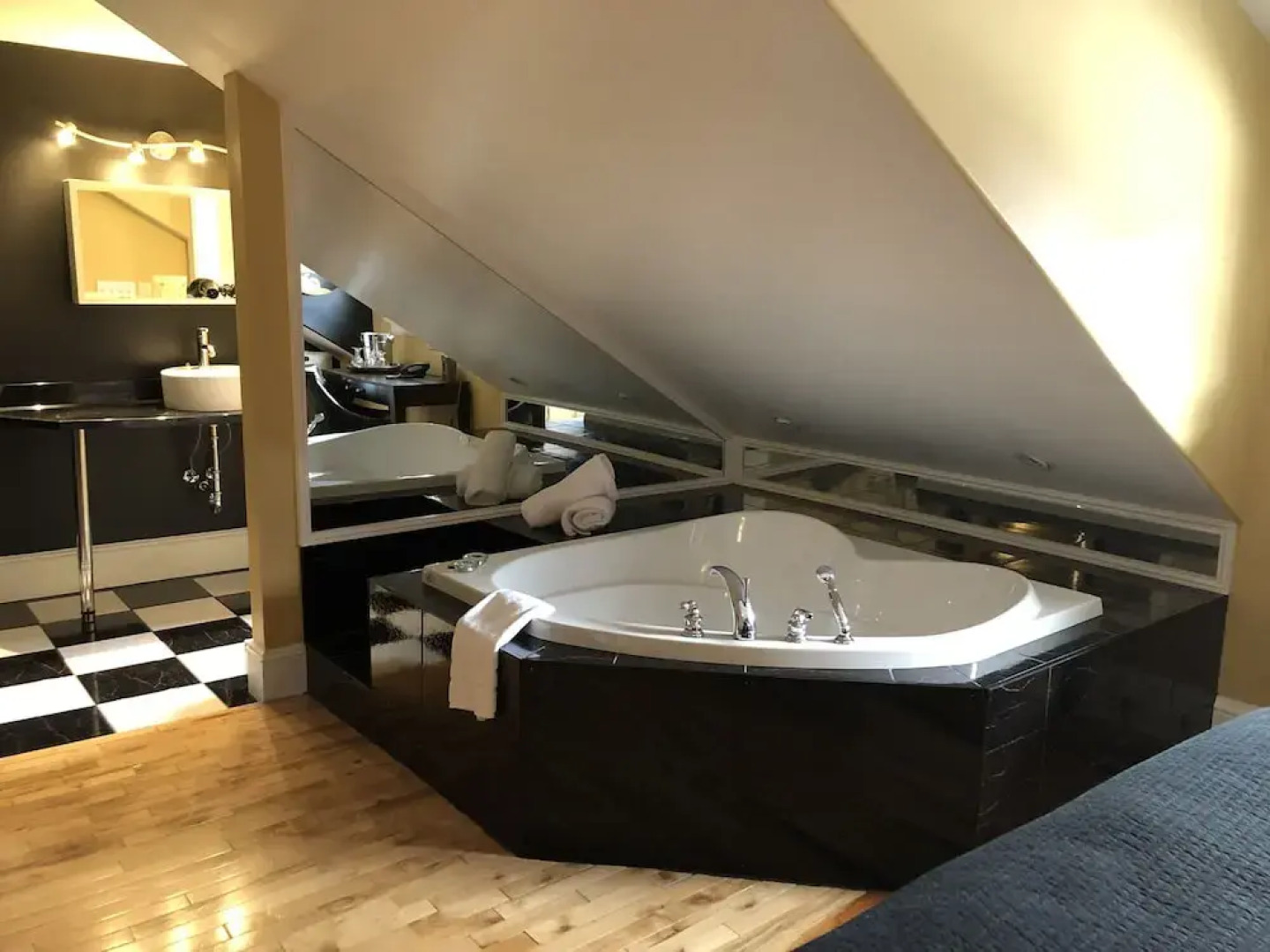 Leaside Manor by The Leaside Group