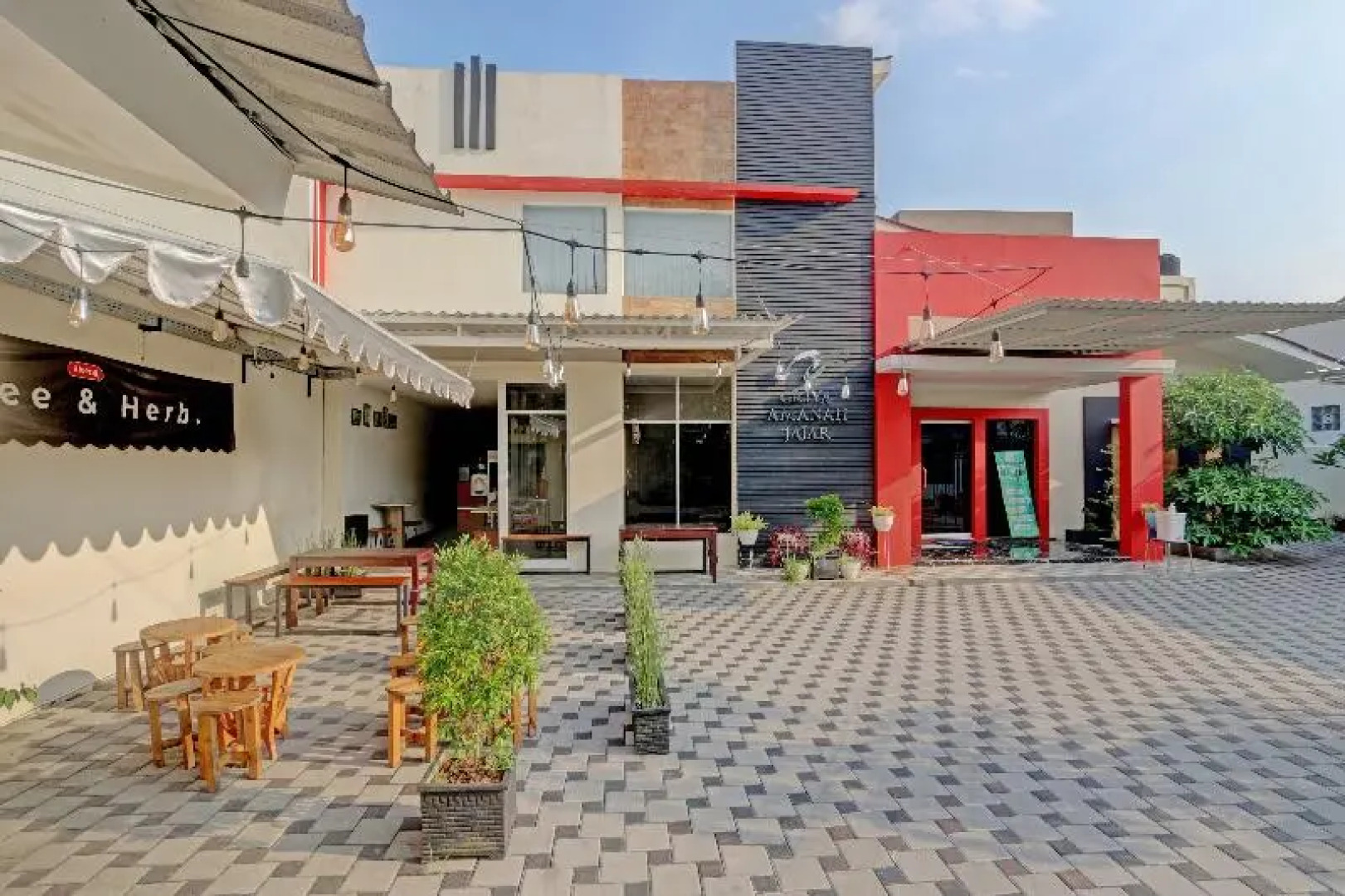 Oyo Capital O 90410 Griya Amanah Jajar Syariah