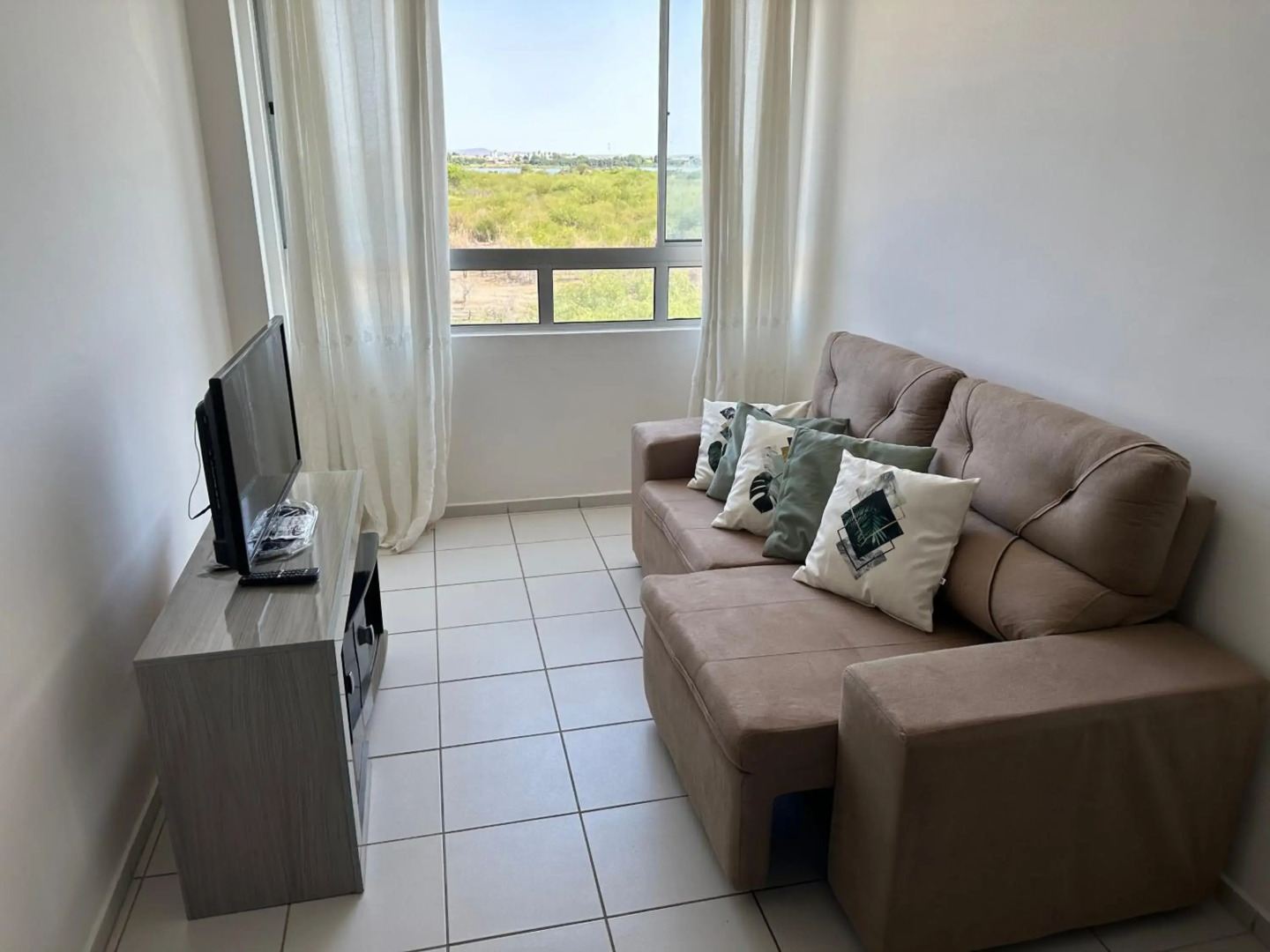 Apt completo, nascente, 2 quart em condomínio fechado