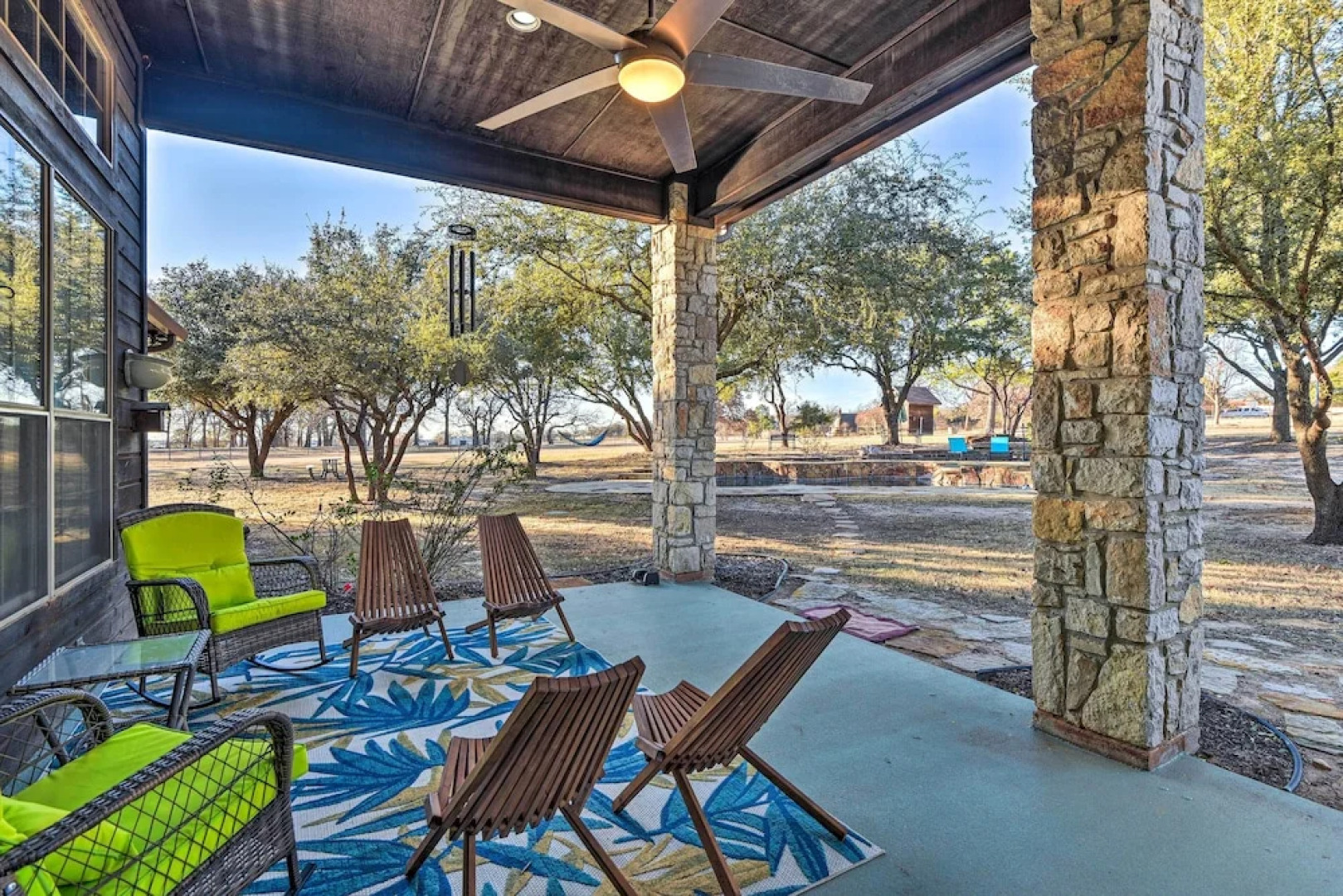 Private Pool: Spacious & Vibrant Argyle Villa!