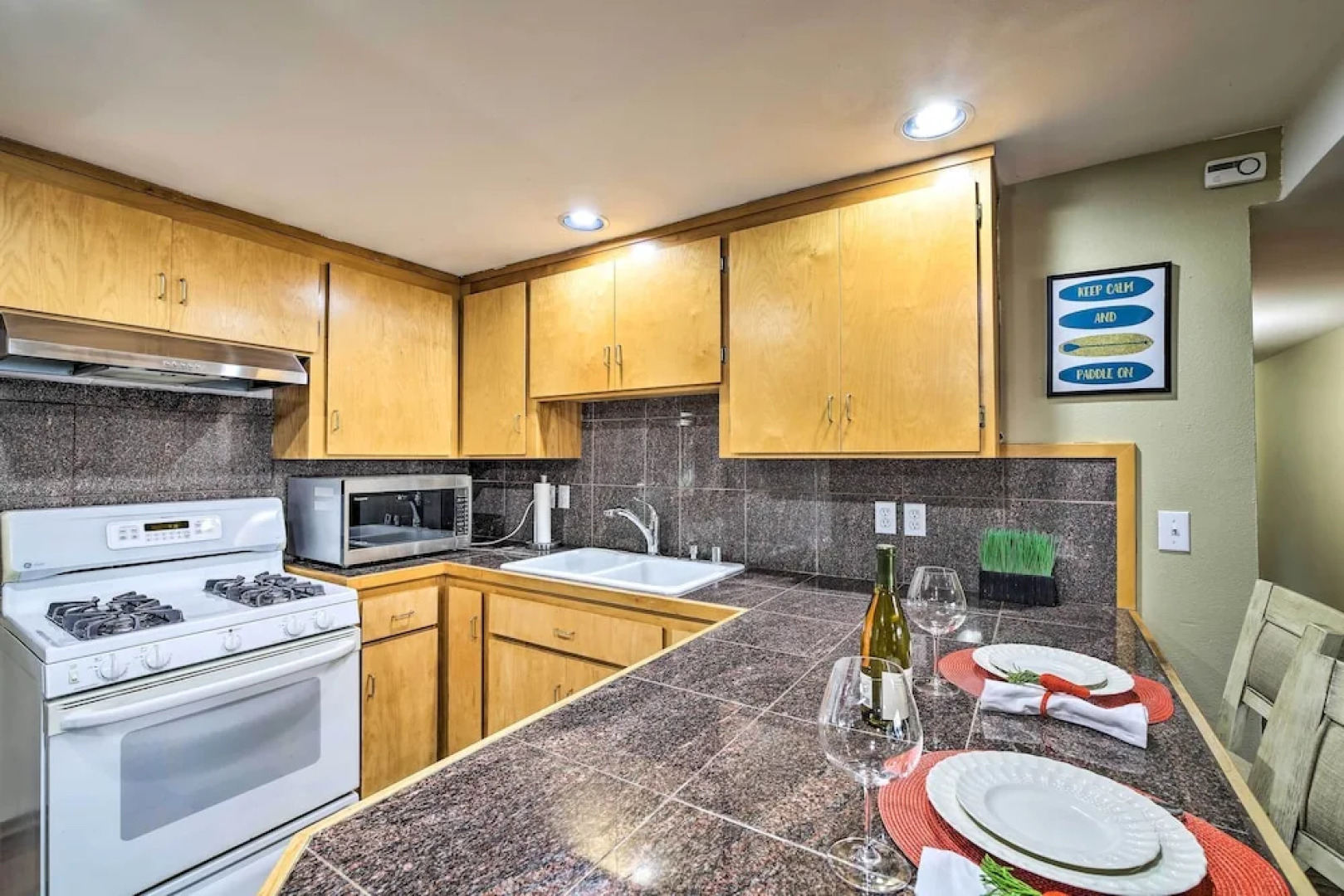 Spacious Apartment on Lake Sawyer w/ Fireplace!