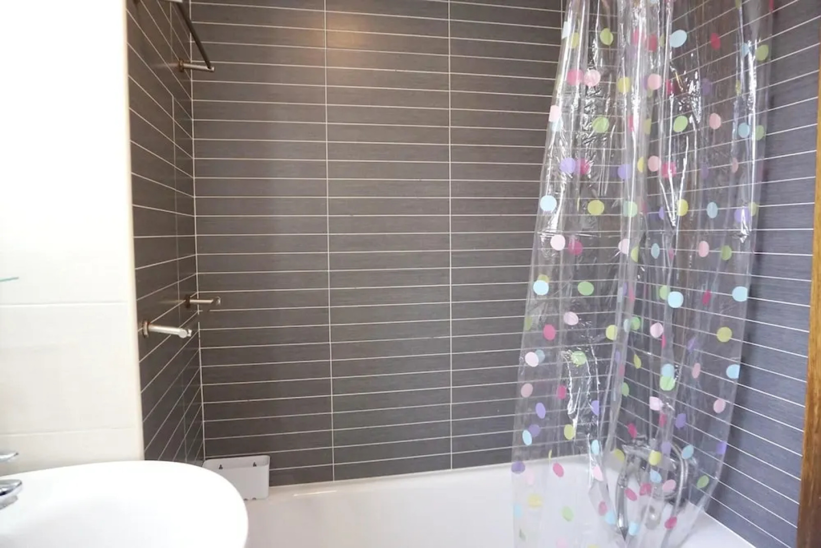 House With 2 Bedrooms in Cudón, With Enclosed Garden Near the Beach