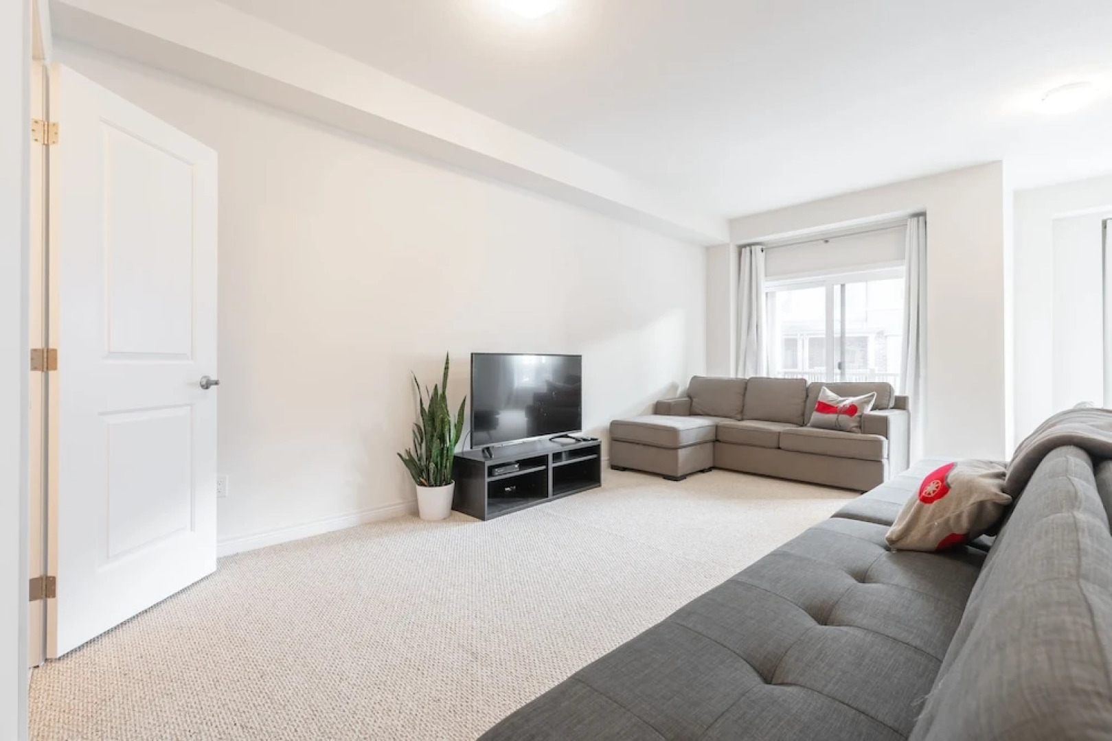 Gorgeous Brand New Spacious Town House