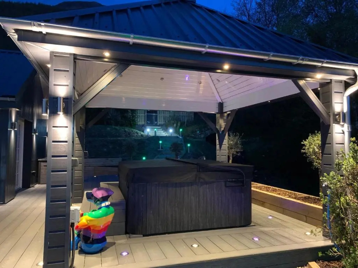 Little Fox Lodge Hideaway Glencoe - 5 Star with Hot Tub overlooking Loch Linnhe