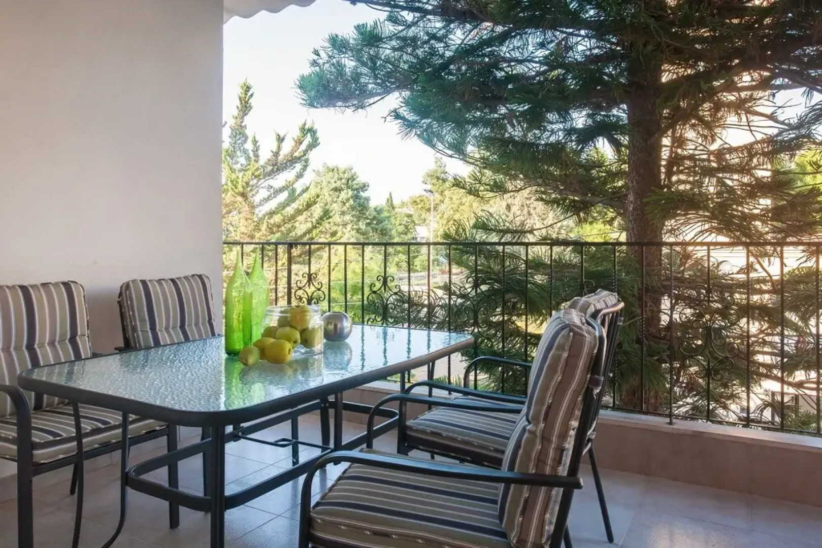 Families 2BM Flat 7'Metro Balcony