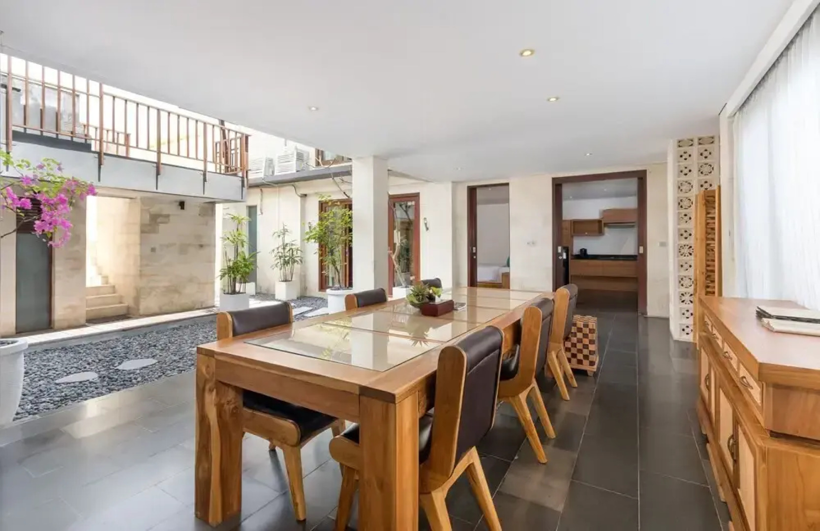 Wonderful Oceanfront 3 Br Villa in Seminyak