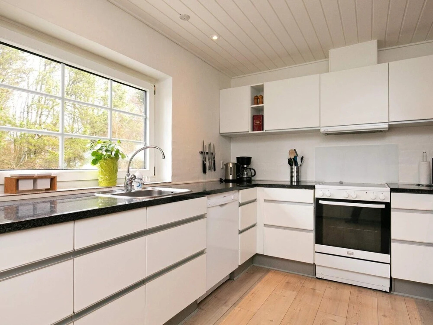 Spacious Cottage in Ulfborg With Indoor Pool