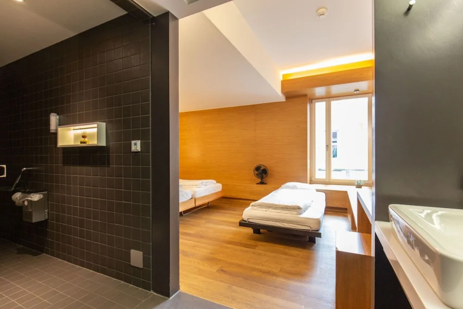 Hyve Hotel Basel - Hostel