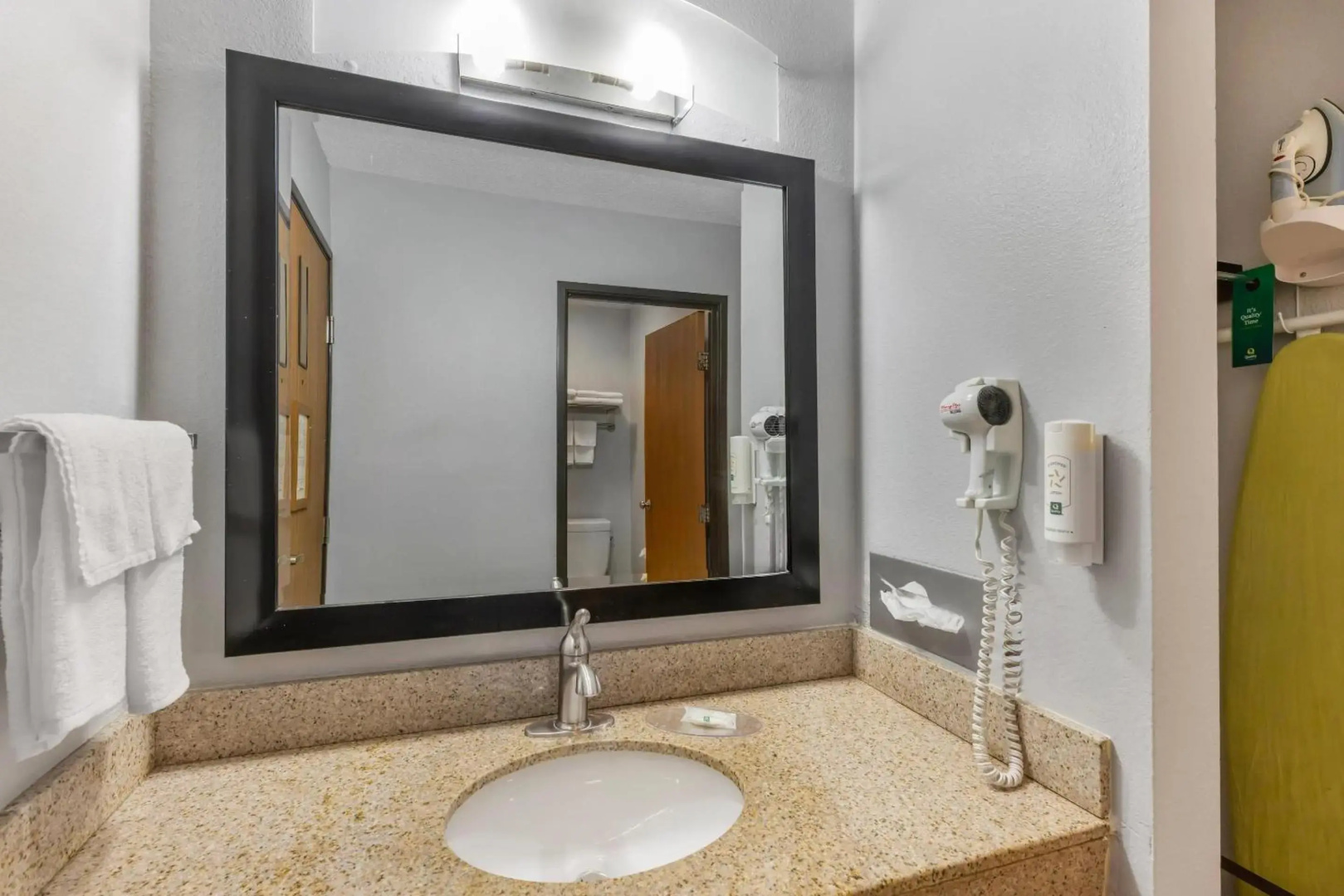 Quality Inn Chesterton near Indiana Dunes National Park I-94