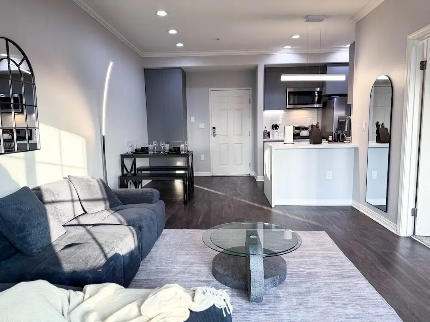 Modern Escape W Pool GYM Parking 10 Min to Cedars