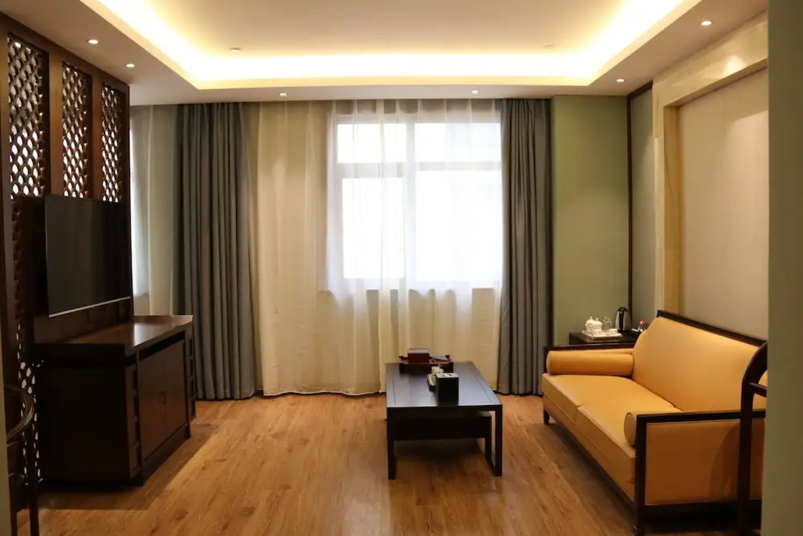 Zhuo Run Hot Spring Jian Guo Hotel