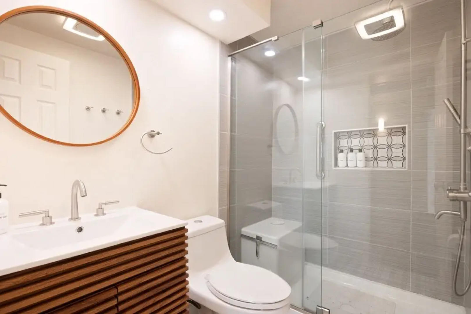 Nuevo Sol - In Ground Pool, Hot Tub, Fire Pit + Bbq 3 Bedroom Home by RedAwning