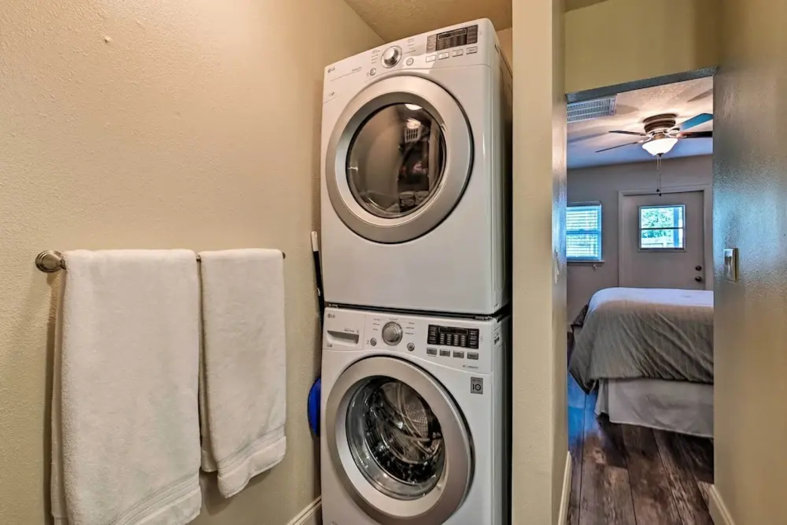 Walkable Winter Garden Bungalow: 3 Blocks to Dtwn