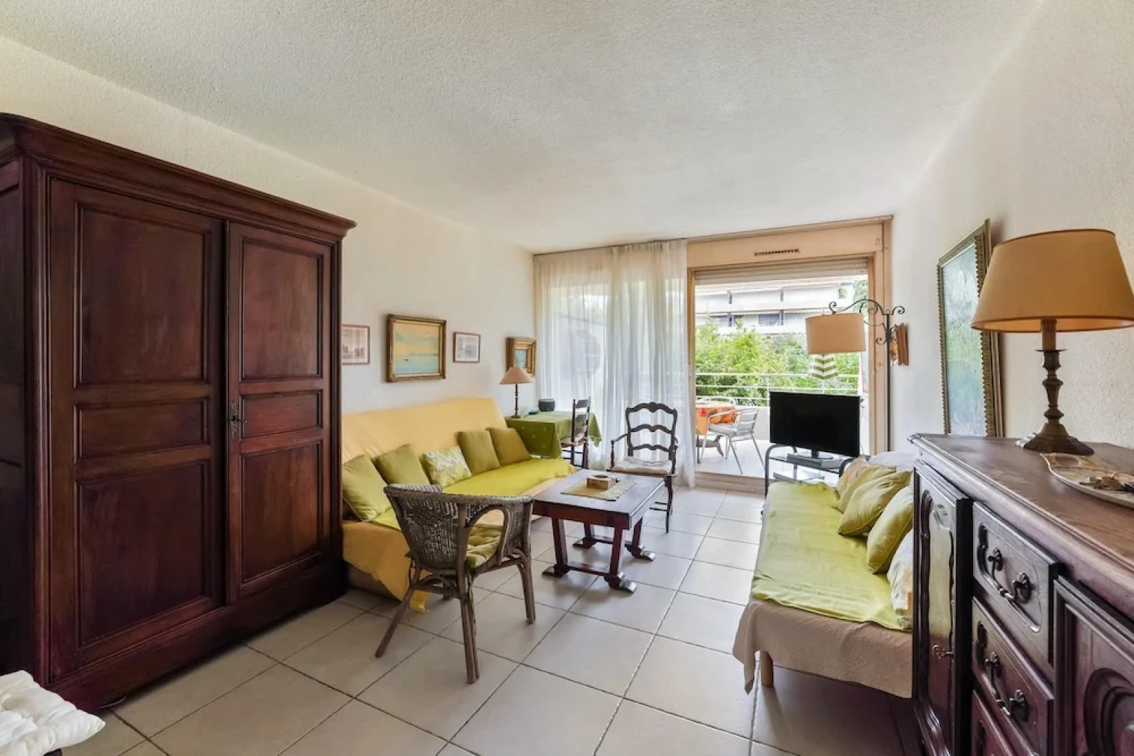 Studio in Saint-tropez, With Pool Access and Enclosed Garden - 800 m F