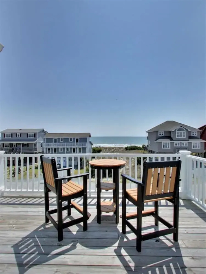 Beach Crew 4 Bedroom Home by RedAwning