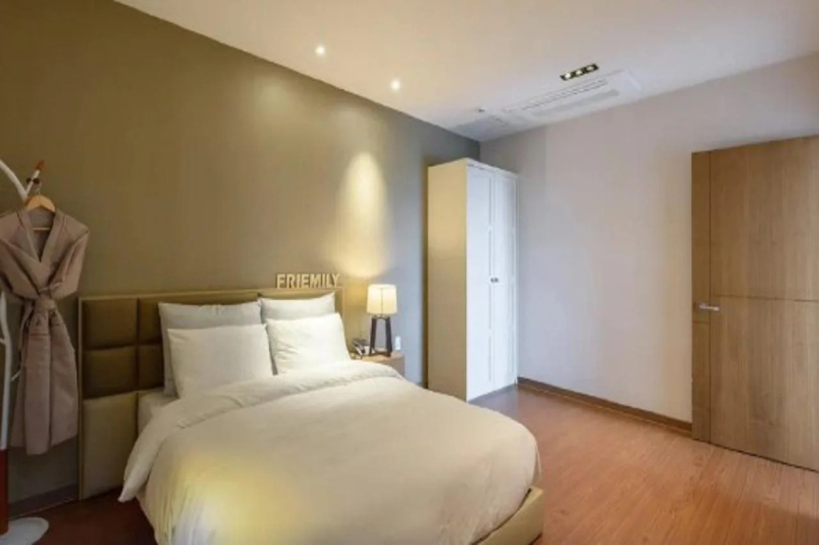 Friemily Pool Villa & Hotel