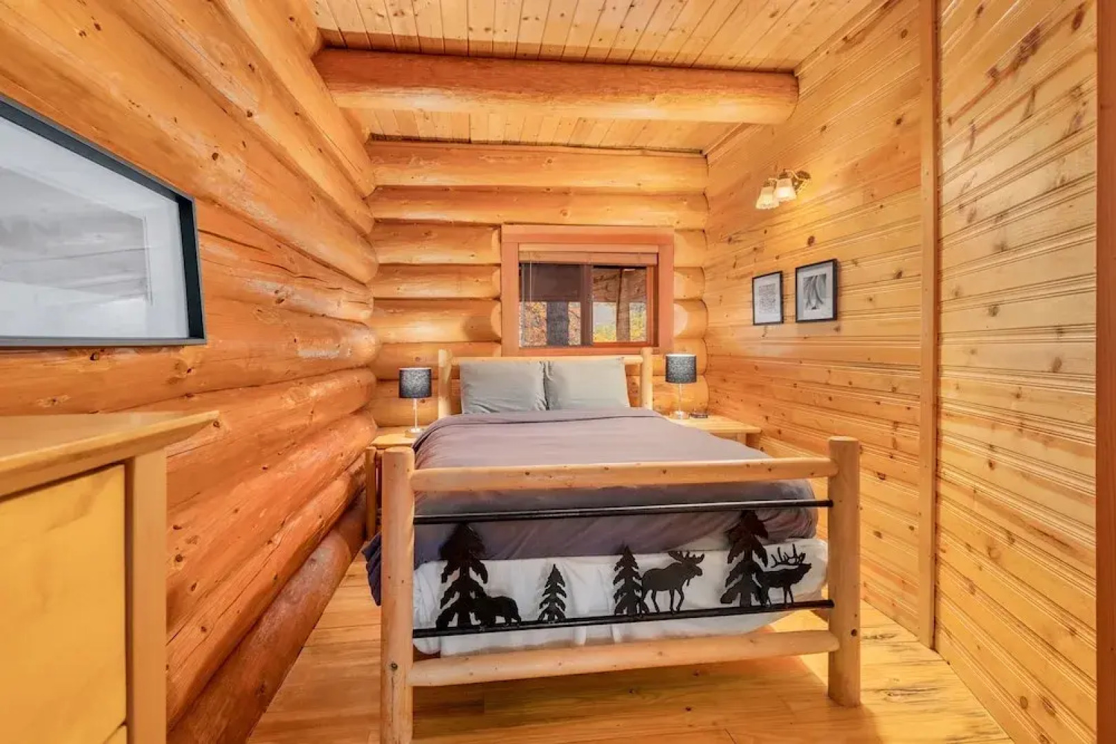 Soaring Pines Lodge 1 Bedroom Home by NW Comfy Cabins by RedAwning