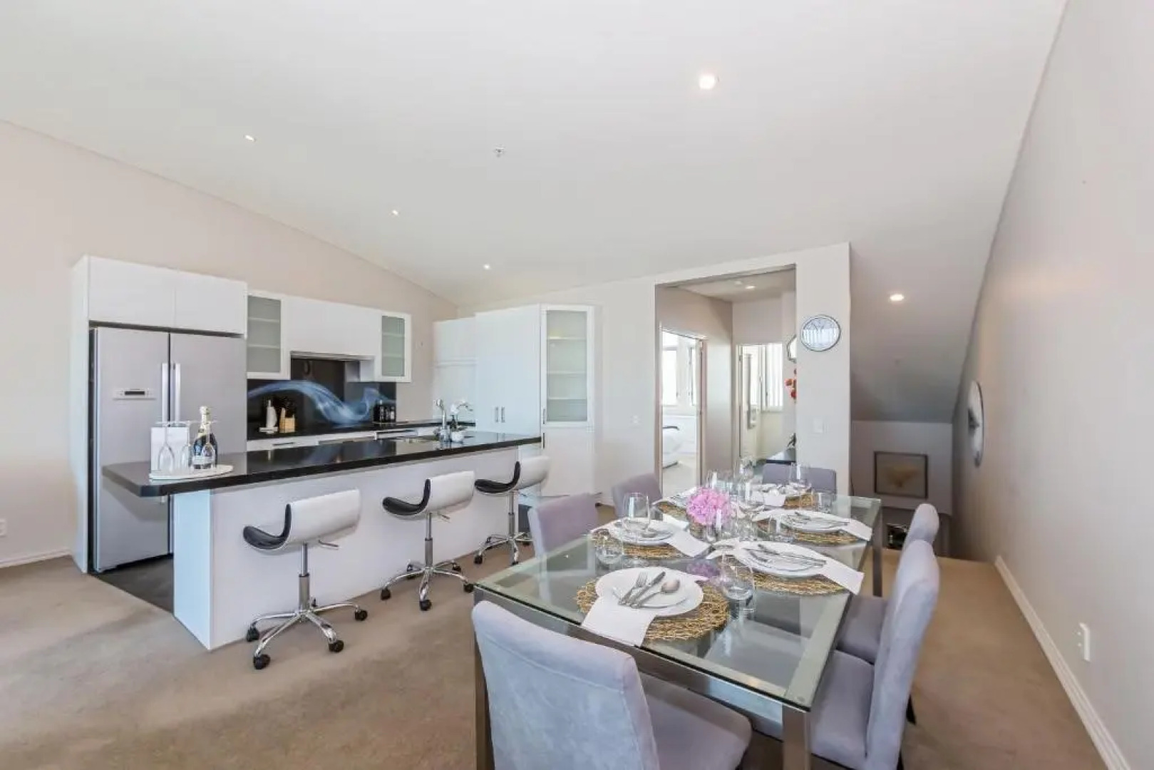 Luxury 3Br, 1.5 Bath Penthouse With Fabulous Views