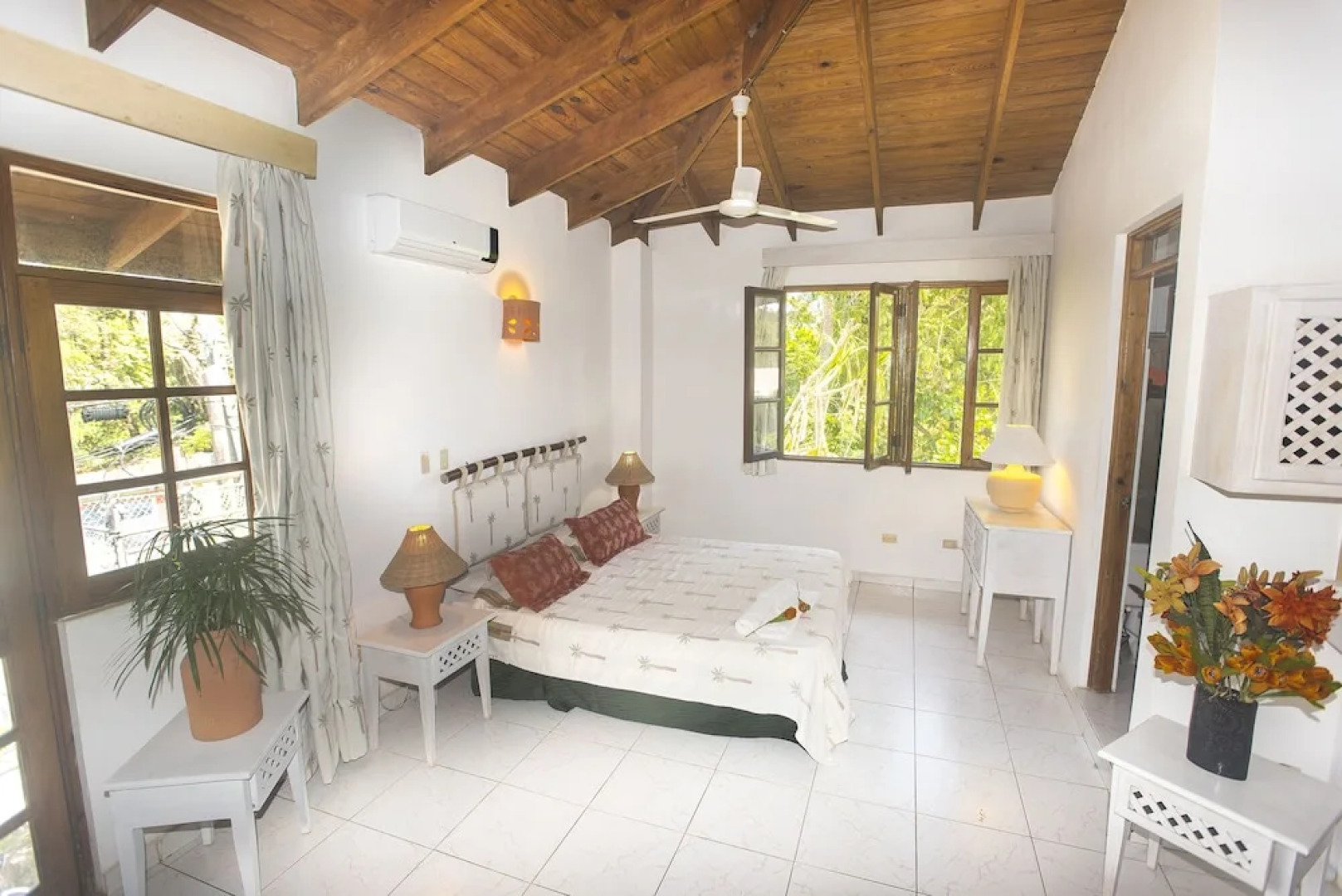 Отель Plaza Lusitania