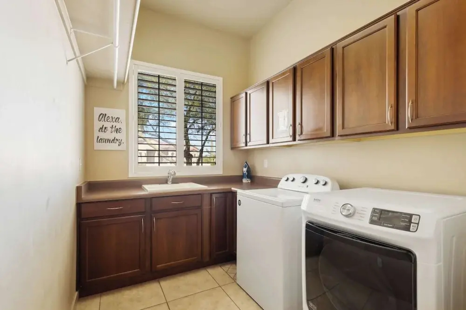 East Mesa Desert and Mountain Views: 5br, Pool