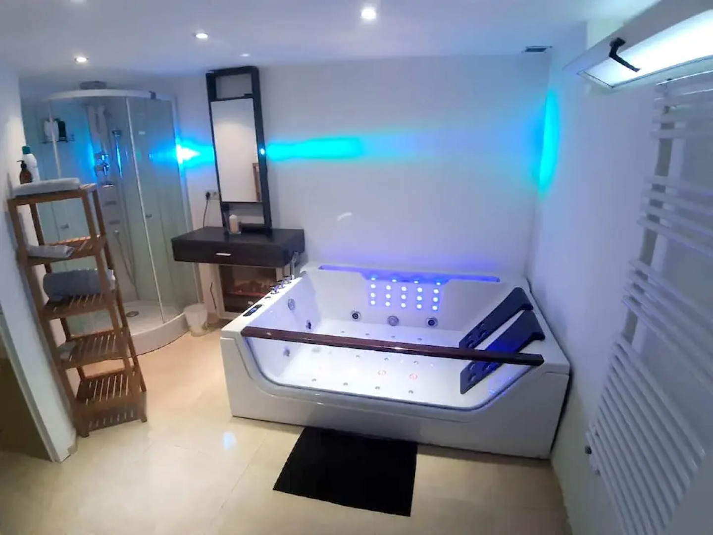 Apartment with 2 Bedrooms in Waterloo, with Wifi