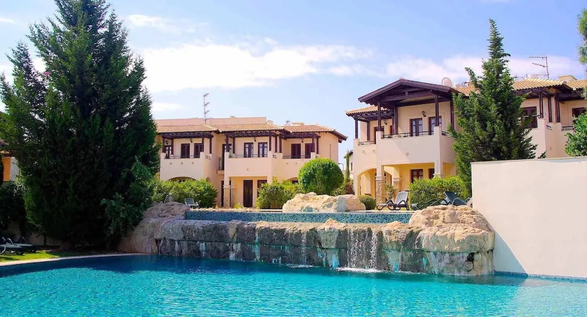 Charming 2 bedroom apartment 'DC11' - with communal pool and resort facilities, Helios Heights village on Aphrodite Hills Resort