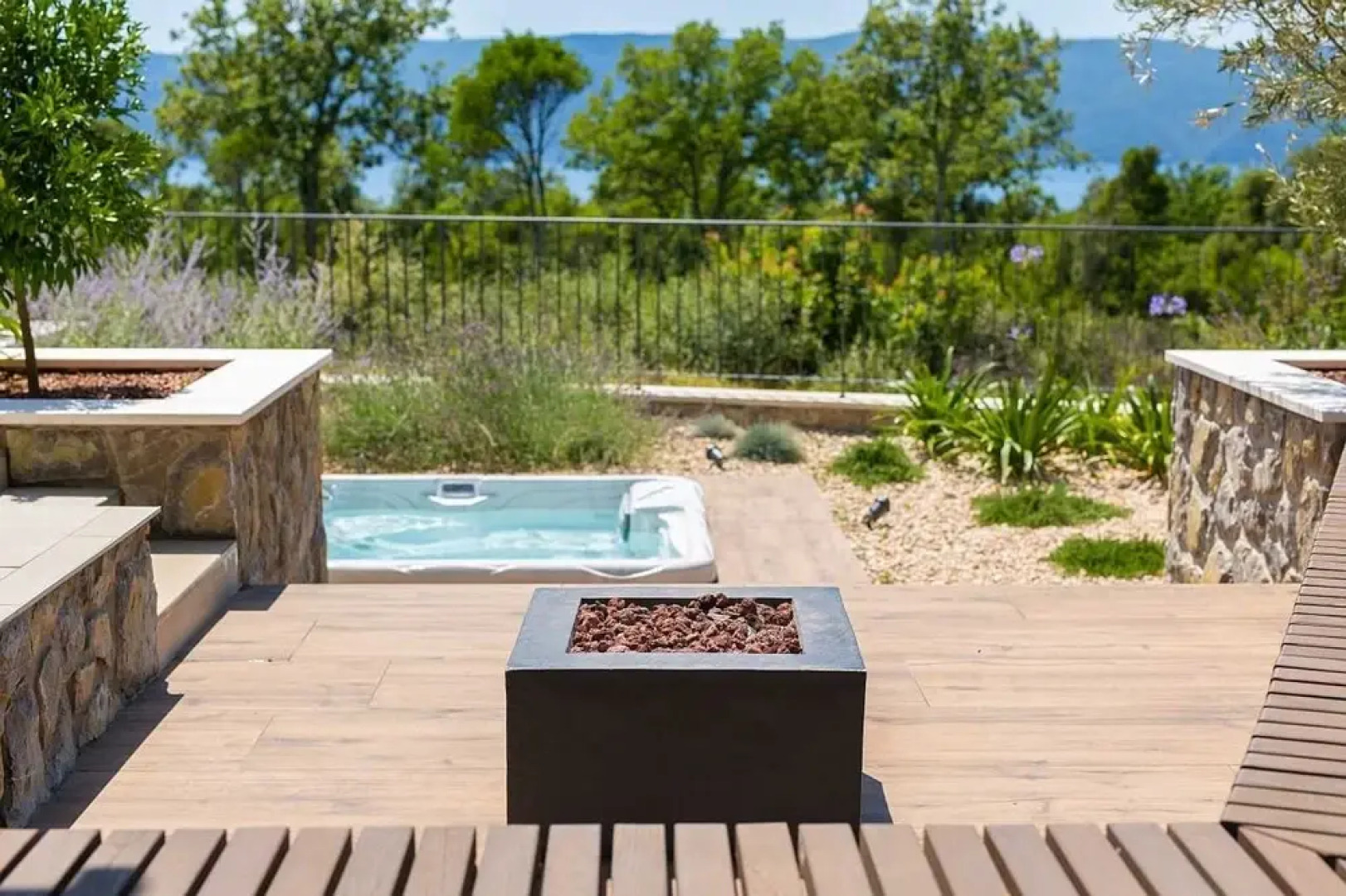 Villa Lady With Heated Pool Jacuzzi and Sauna