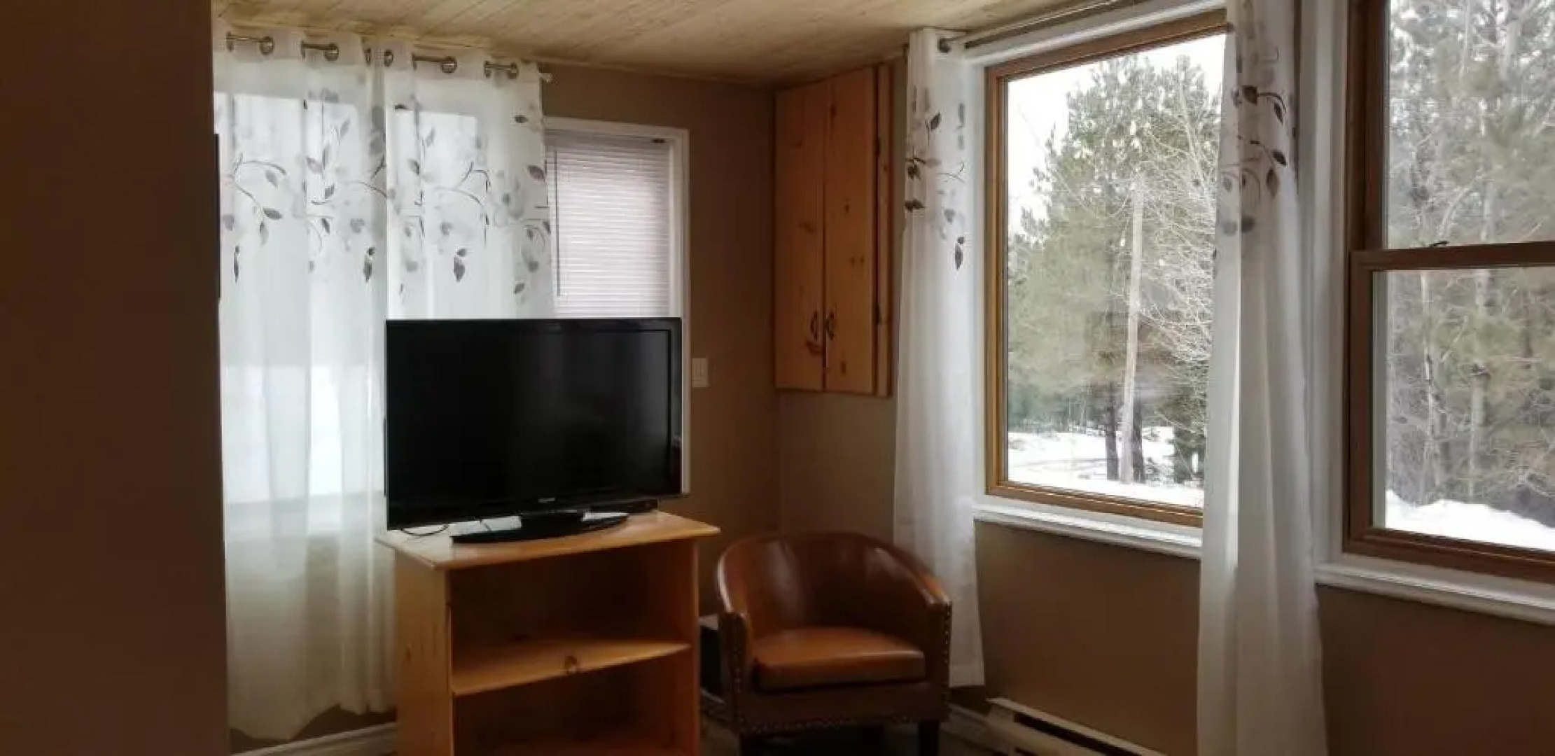 Mountainside Hideaway Cottage & Suites