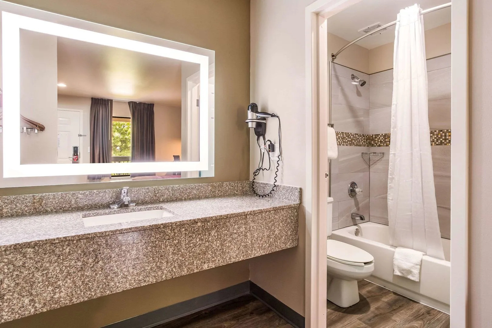 Econo Lodge Inn & Suites Murfreesboro Shopping District