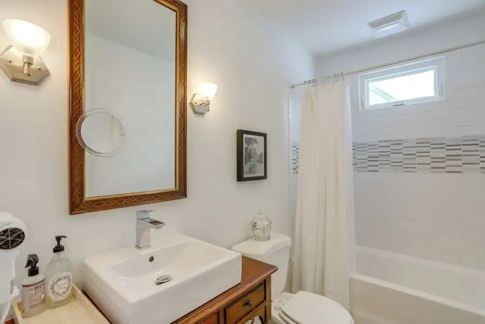 Cozy Cottage in Historic Village: Near Cedar Point