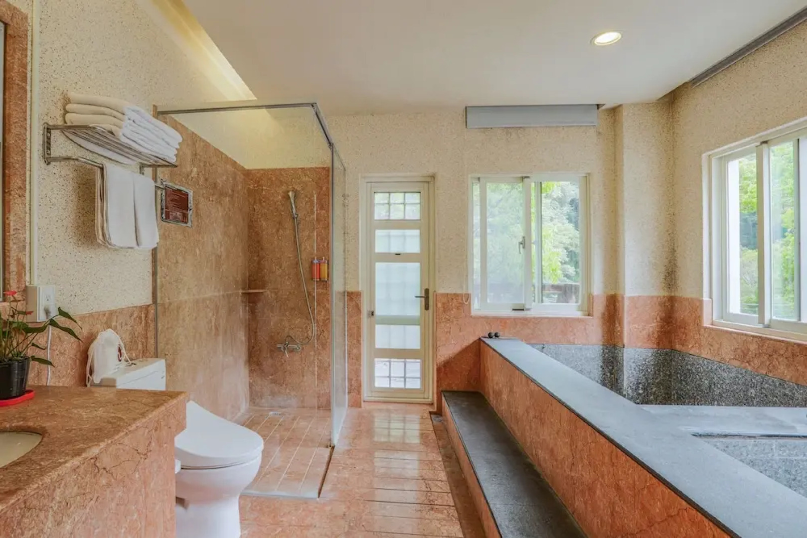 Sunrise Hot Spring Hotel