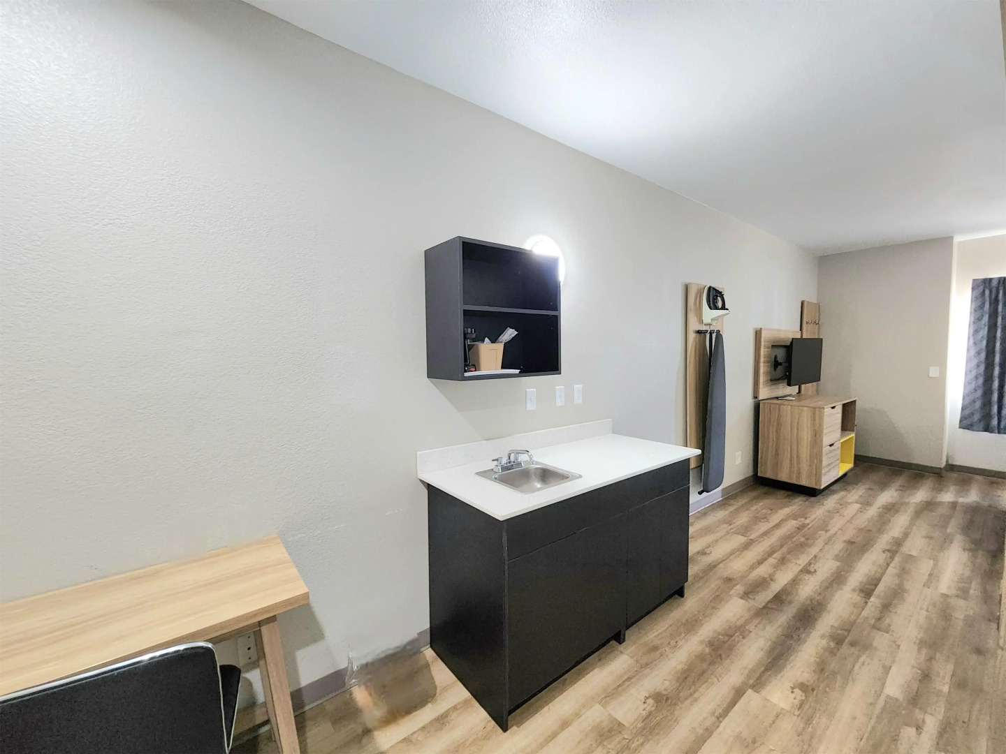 Days Inn & Suites by Wyndham Corpus Christi Central