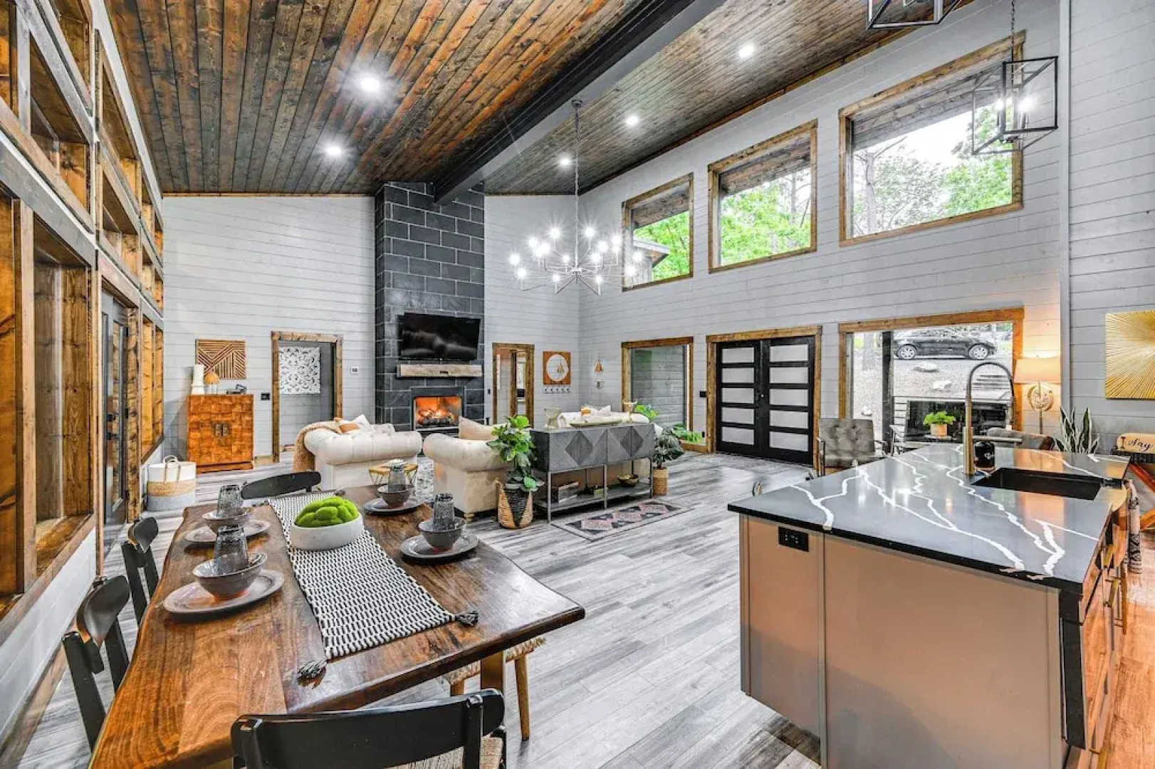 Luxe Broken Bow Vacation Rental: Hot Tub & Pets OK