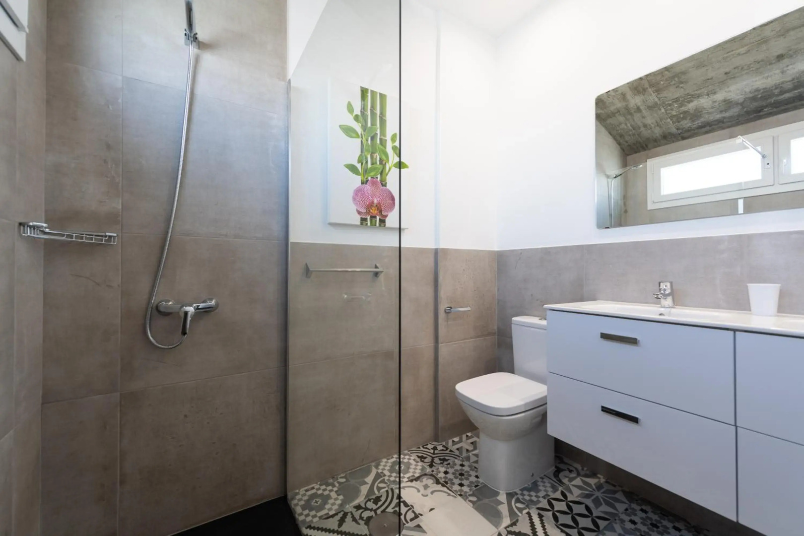 Durmiendo sobre el mar, Vivienda Los Riscos