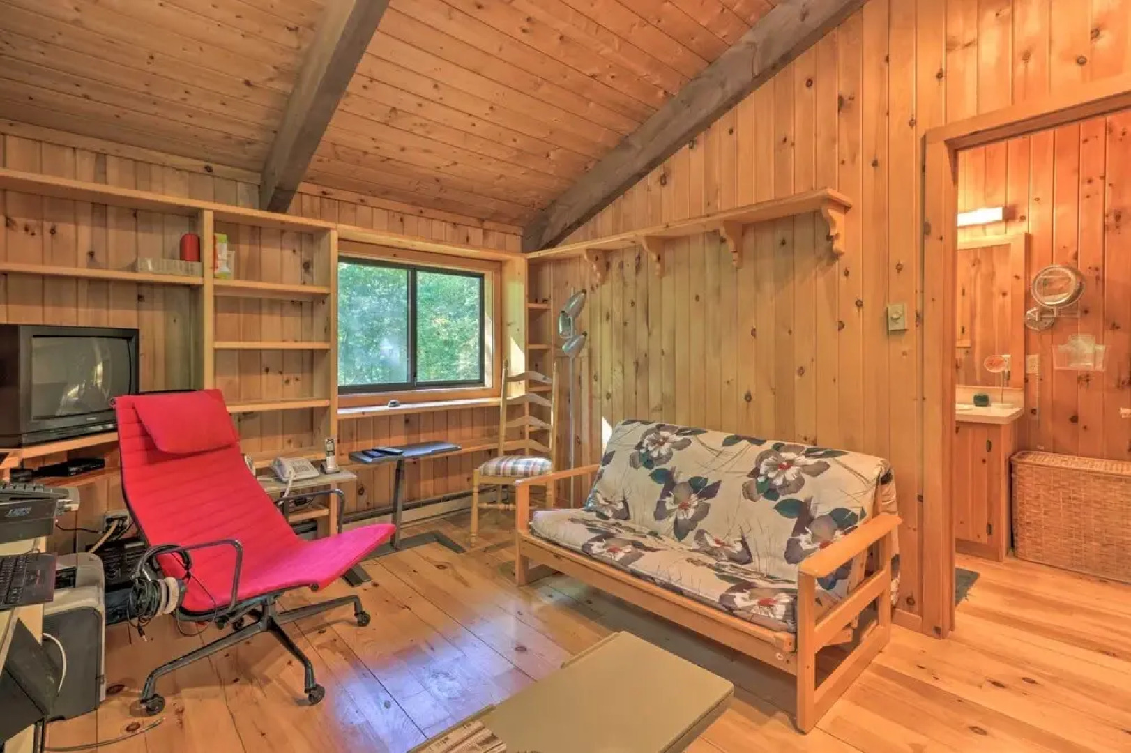 Cabin w/ 3 Acres, Tennis Courts: By 4 Ski Mtns