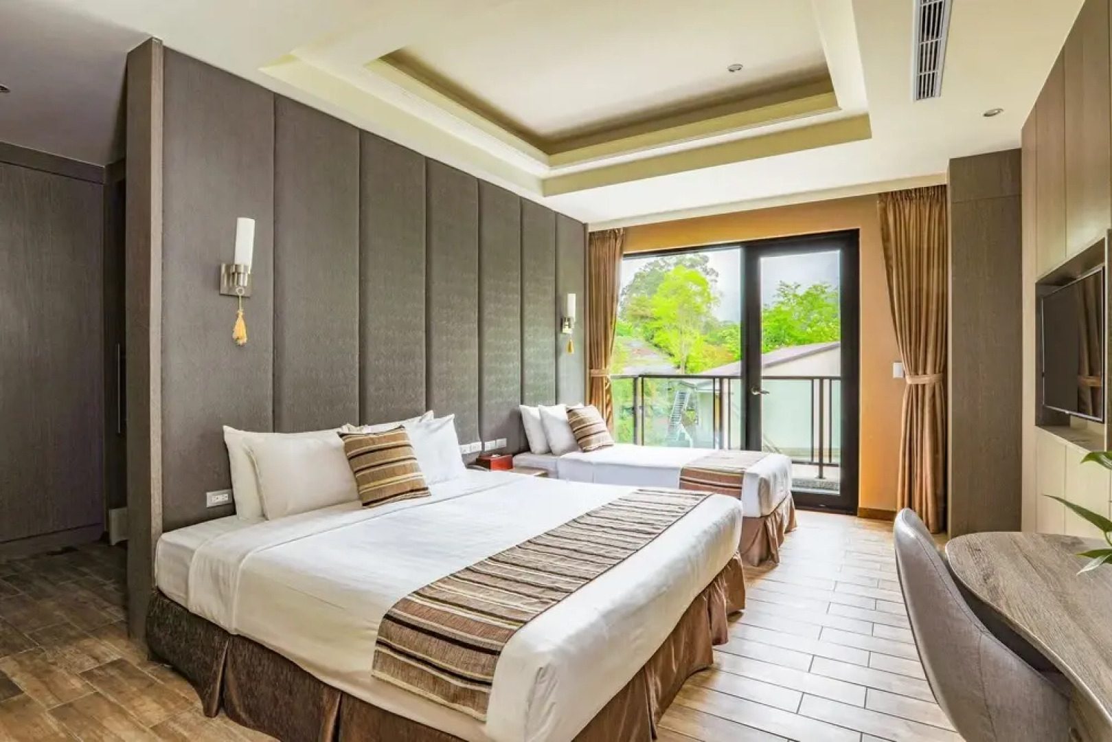 Sunrise Hot Spring Hotel