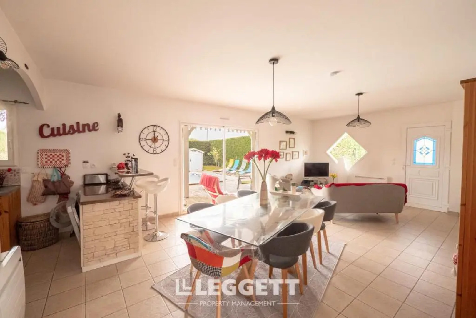 Beautiful Louisiana villa sleeps 6 with pool