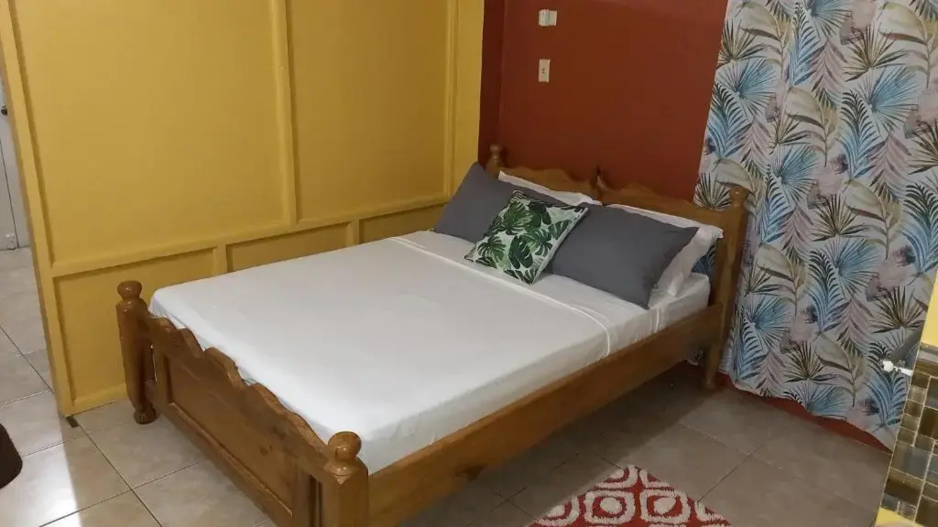 Wallace Holiday Apartments