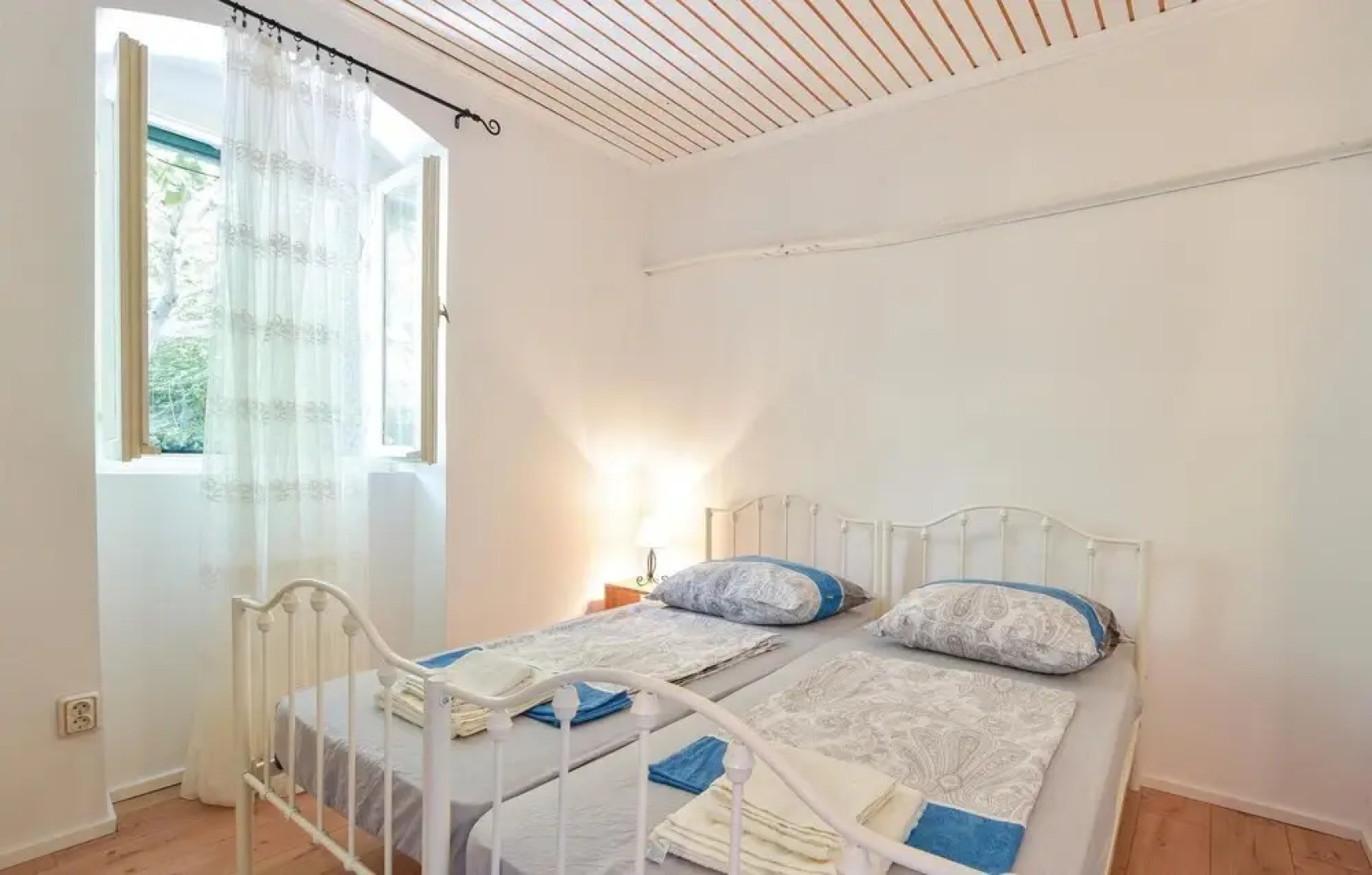 Beautiful Home in Duce With Wifi and 3 Bedrooms