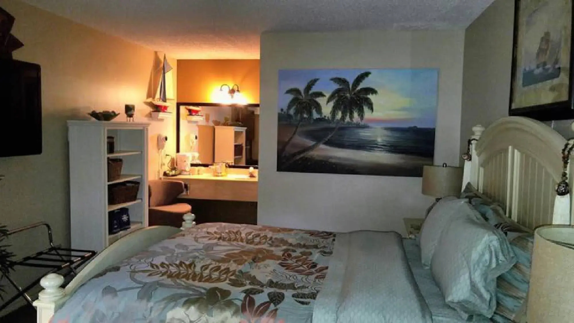 TradeWinds Lodging Bed and Breakfast