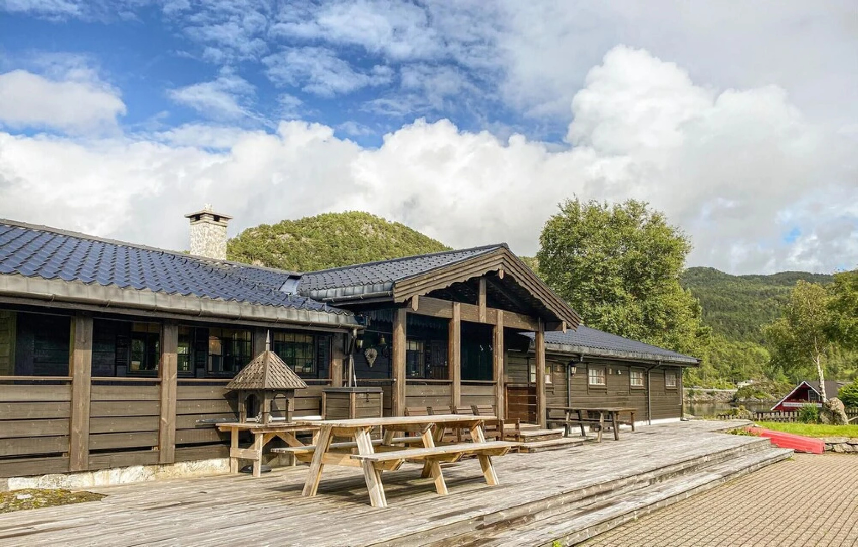 Nice Home in Stavang With 4 Bedrooms