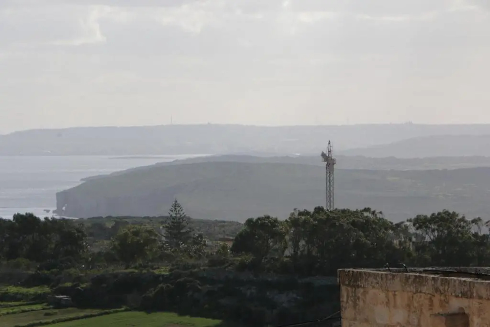 Wileg 4A Luxury Studio Apartment with Shared Swimming Pool.