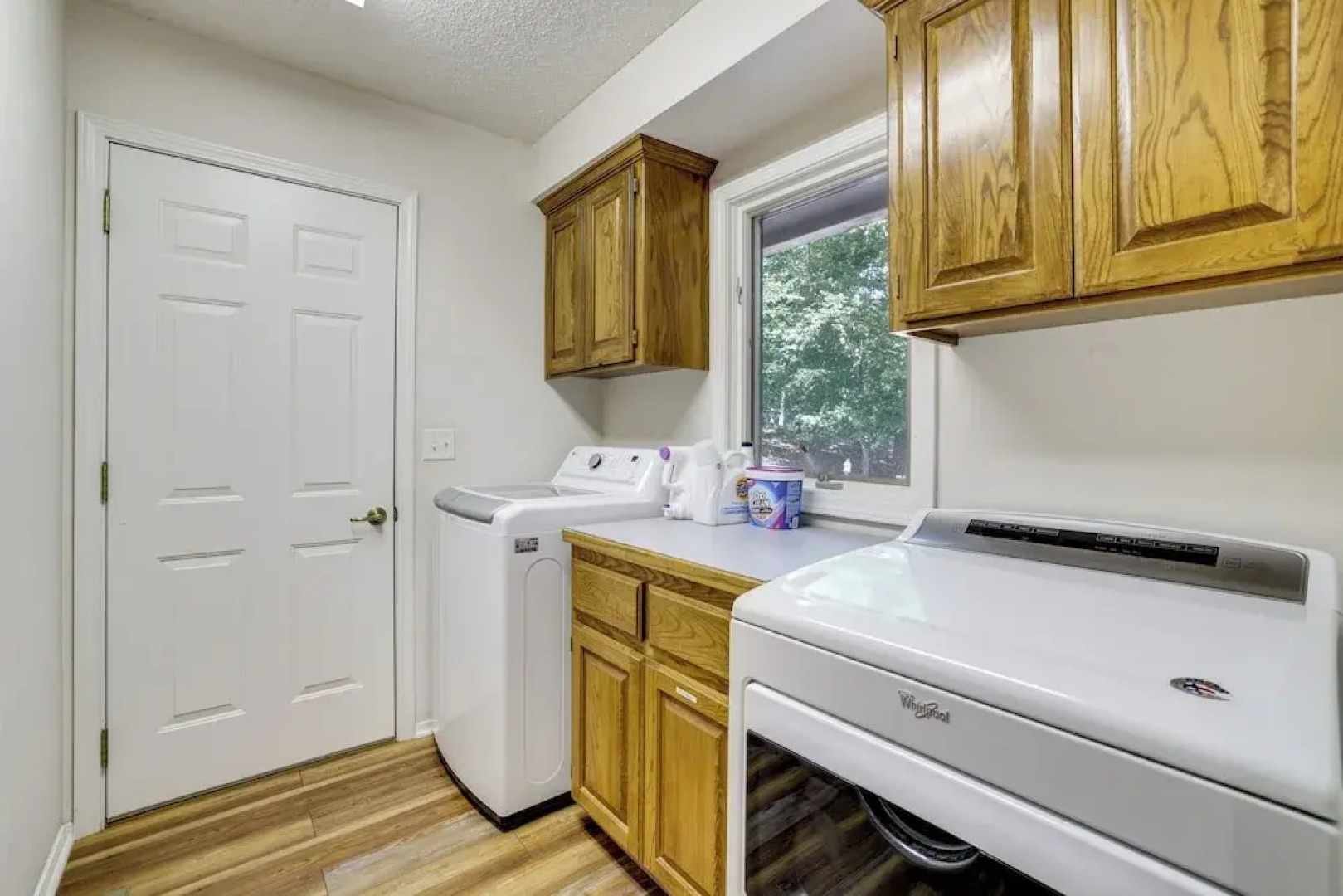 The Bella Vista Lakeside Treehouse: Dock & Kayaks!