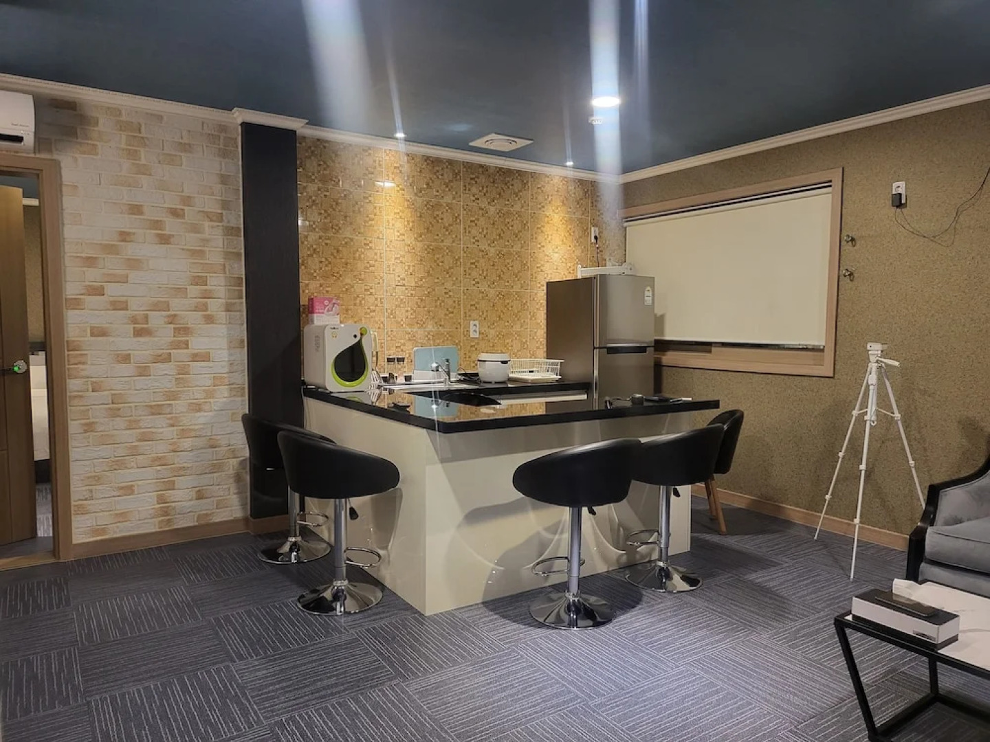 GoldenRoot Hotel in Gimhae